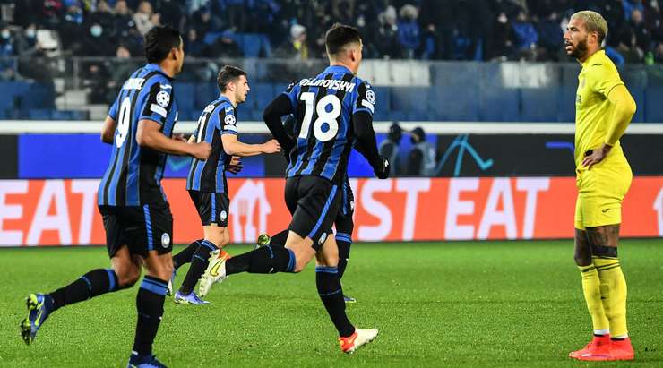 ¡Qué golazo desde fuera del área! Ruslan Malinovsky (Atalanta) disparó con gran potencia y precisión por la esquina inferior izquierda.
