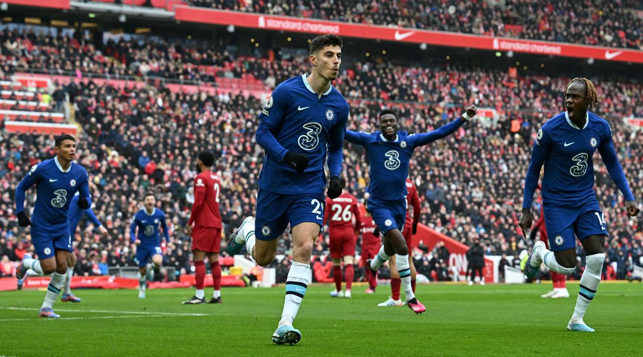 Το γκολ του Τσέλσι δεν θα μετρήσει καθώς ακυρώθηκε λόγω οφσάιντ μετά από χρήση του βίντεο ριπλέι (VAR).